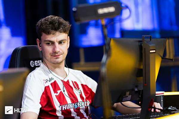 锋中占据一 锋中占据一